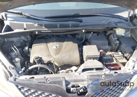 2017 Toyota Sienna Se 8 Passenger z USA, uszkodzony, nr VIN 5TDXZ3DC7HS793784